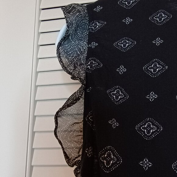 Casual Lucky brand mixed media short, ruffled sleeve and vneck  blouse size L - Picture 5 of 9